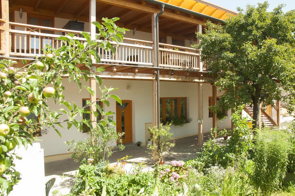 Вилла Biohof - Familie Neuberger Pottelsdorf Экстерьер фото