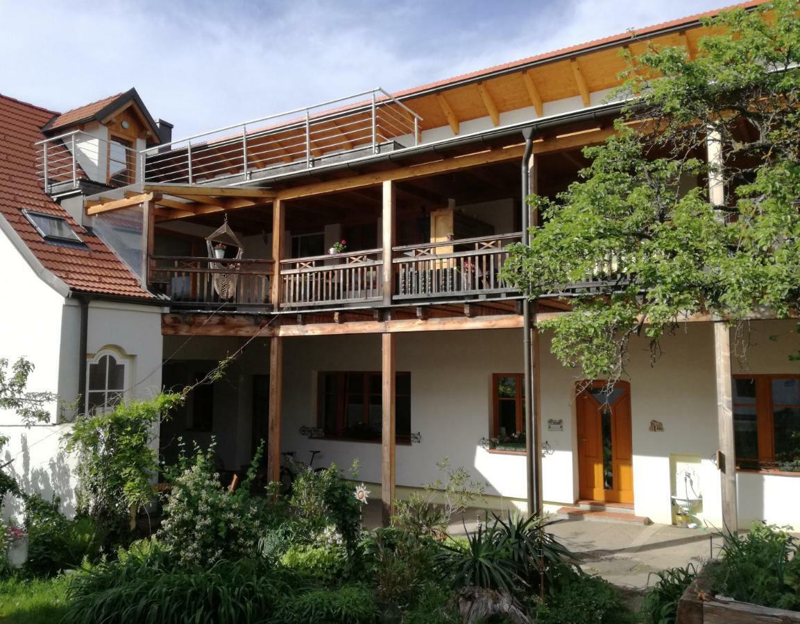 Вилла Biohof - Familie Neuberger Pottelsdorf Экстерьер фото