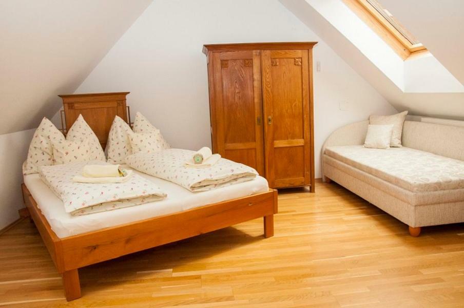 Вилла Biohof - Familie Neuberger Pottelsdorf Экстерьер фото